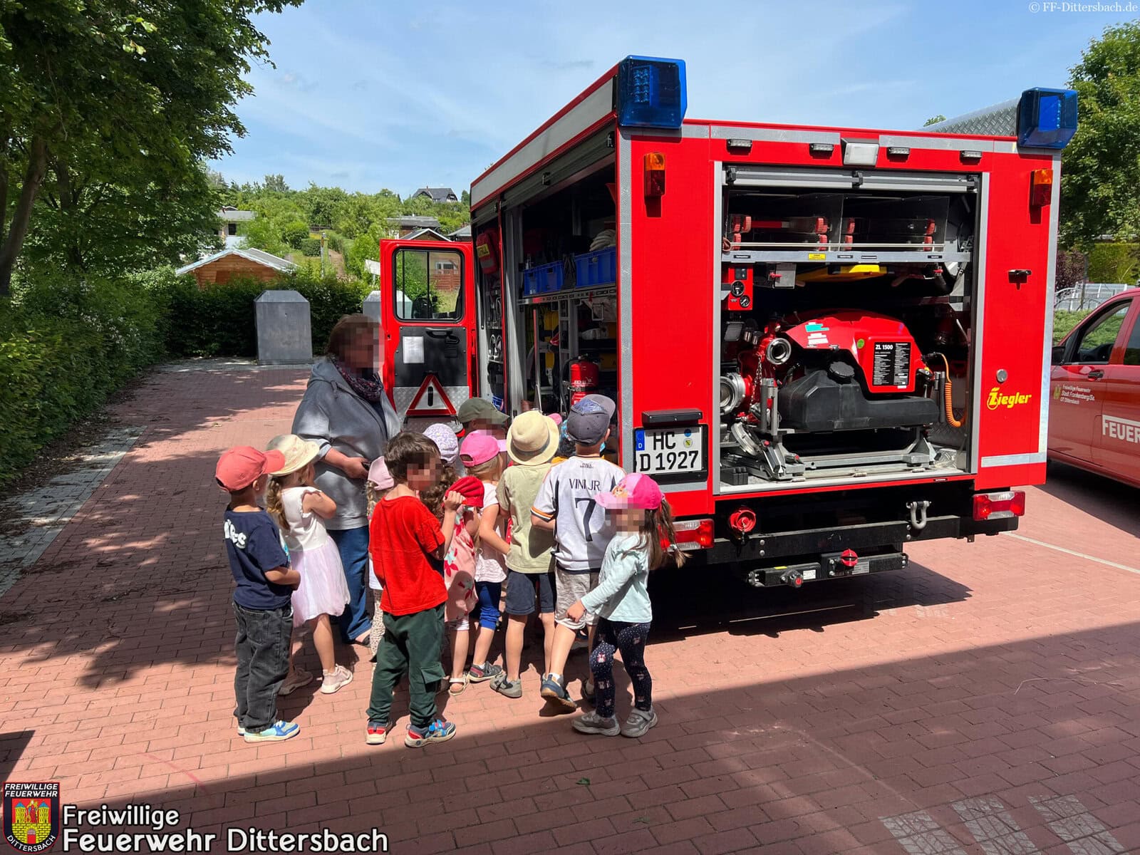 Die Mäusegruppe entdeckt die Feuerwehr